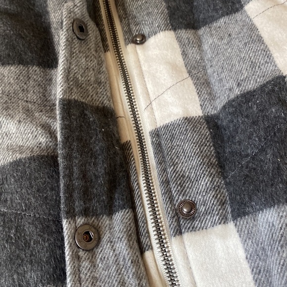 Grey Sherpa Vest, soft and fuzzy. Great condition - Picture 2 of 6